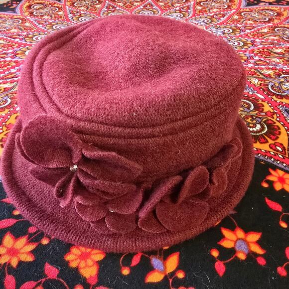 100% wool wine/burgundy box hat with wired brim and wool flowers - Picture 1 of 7